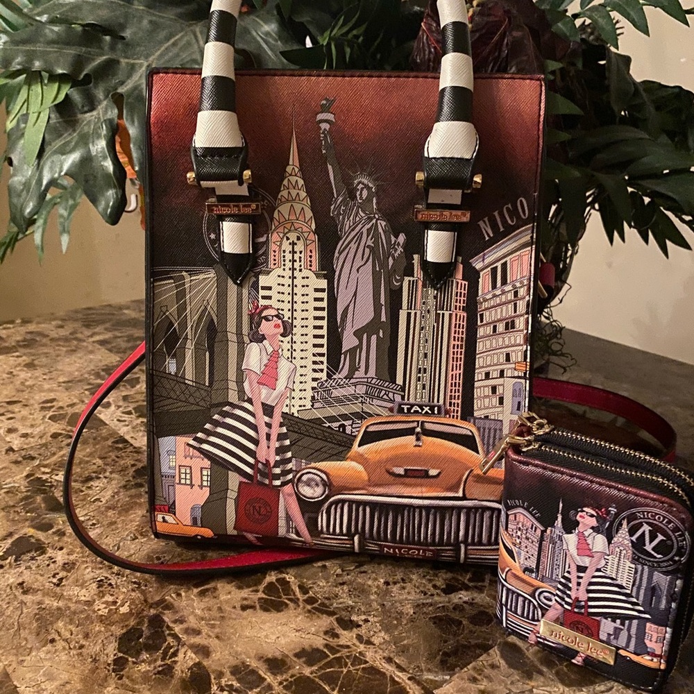 Wow such a unique purse willing to negotiate price